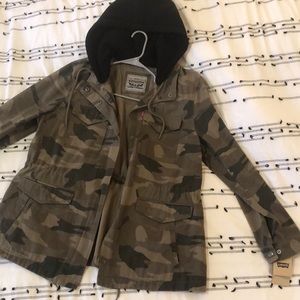 NWT Levi’s camo coat